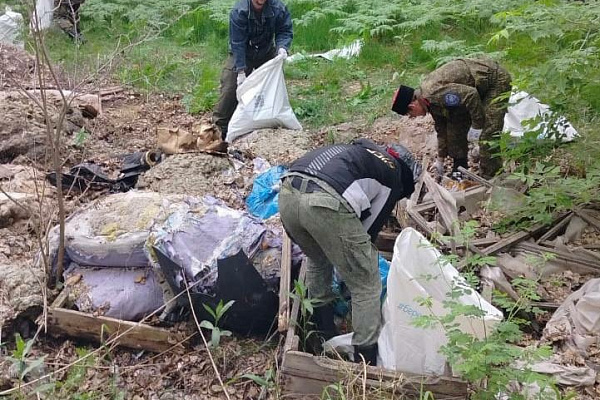 Региональный оператор вывез 8 тонн мусора после уборки волонтерами Караканского бора